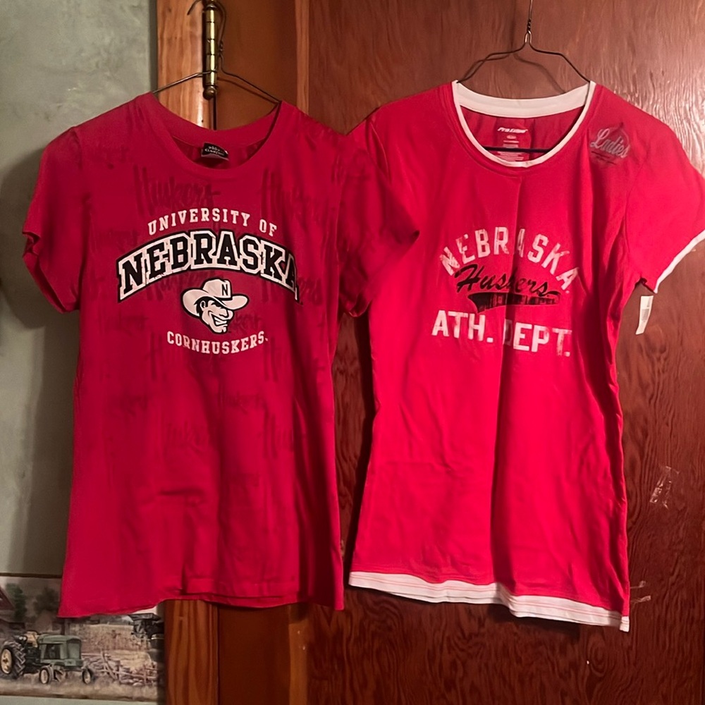 Set of 2 Women’s Nebraska Huskers T-shirts